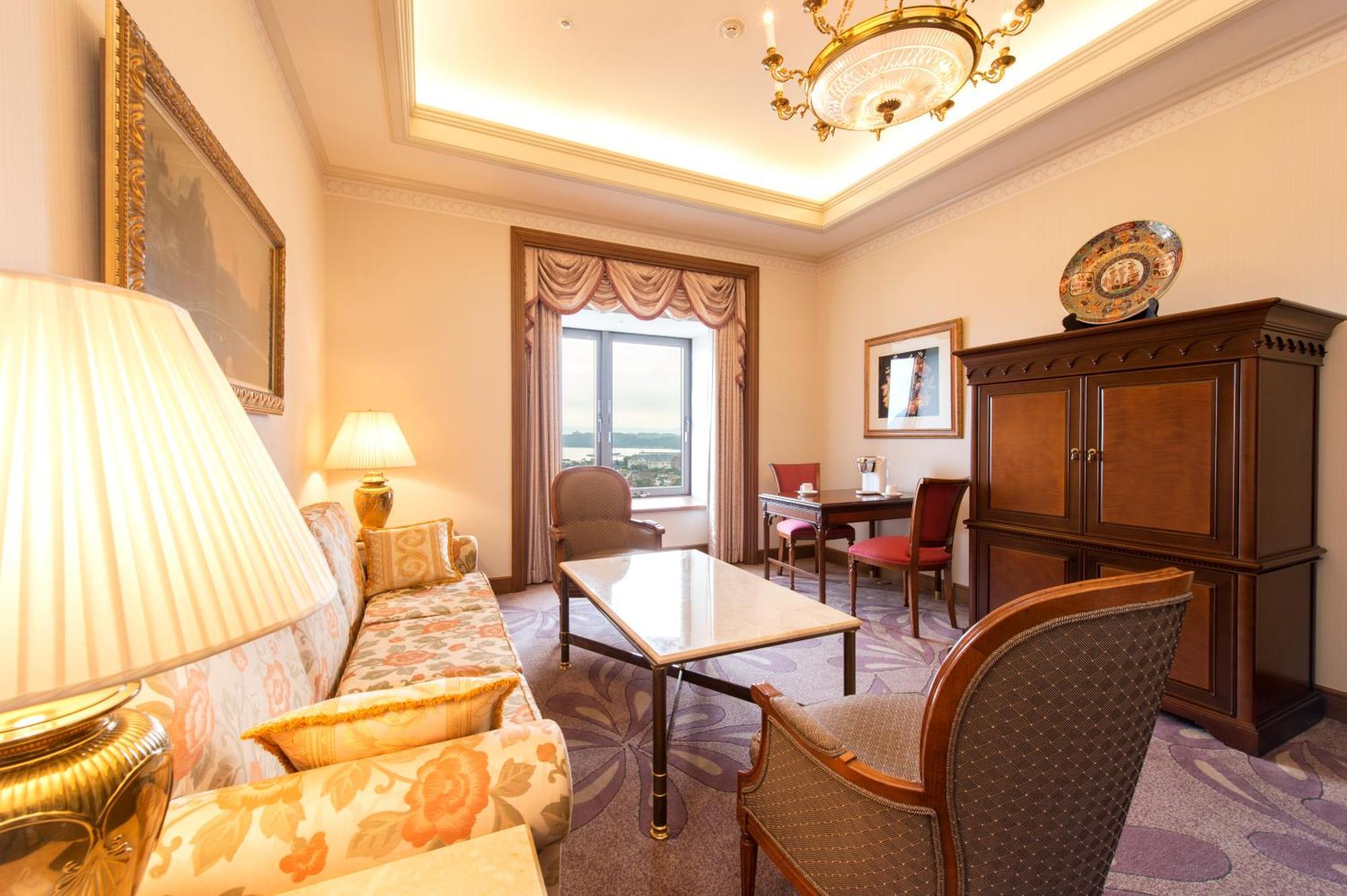 Hotel Okura Jr Huis Ten Bosch Sasebo Eksteriør bilde A suite at the hotel