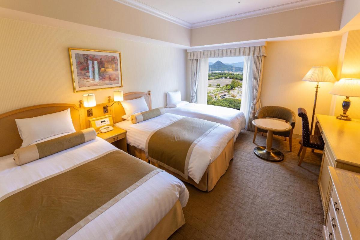 Hotel Okura Jr Huis Ten Bosch Sasebo Eksteriør bilde A room at the hotel